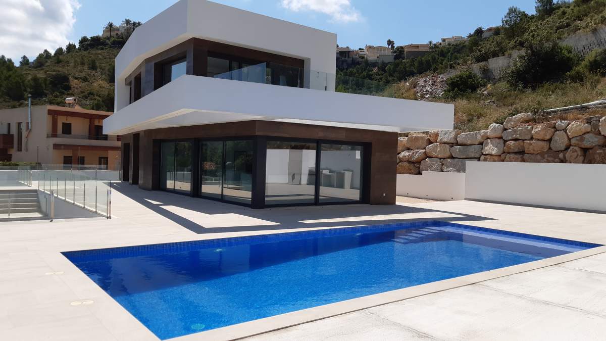 Newly built villa with sea views