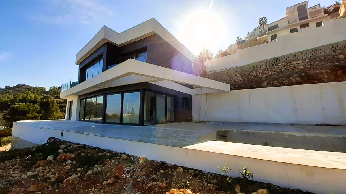 Villa under construction with sea views in Denia